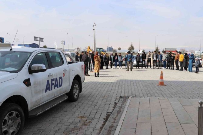 Gençler Arama Kurtarmayı Yerinde Öğrendi