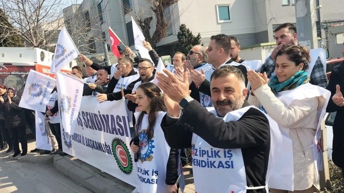 Öz İ̇plik İ̇ş Sendikası Bursa’daki İşçiler İçin Eylem Yaptı