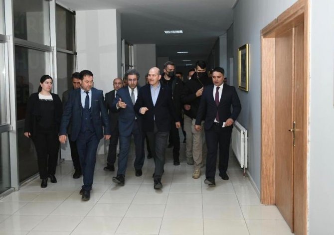İ̇çişleri Bakanı Soylu, Van Büyükşehir Belediyesinin Kurslarını Ziyaret Etti