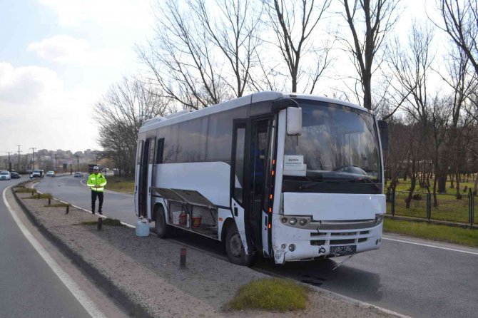 İ̇şçi Servisiyle Çarpışan Otomobil Hurdaya Döndü