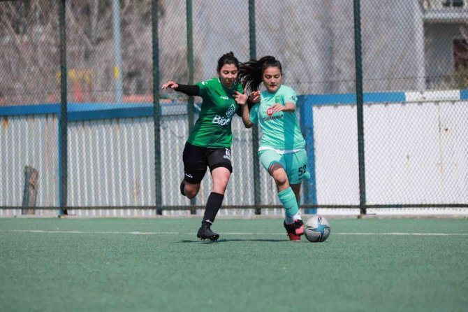 Horozkentspor 6’da 6 Yaparak İlk Yarıyı Lider Tamamladı