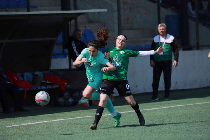 Horozkentspor 6’da 6 Yaparak İlk Yarıyı Lider Tamamladı