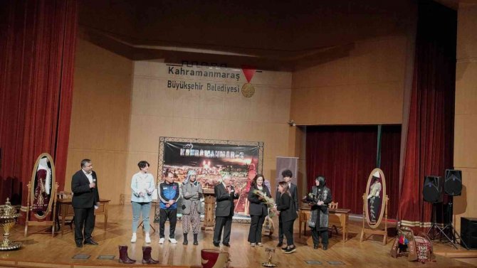 Tiyatroseverler ‘Delibahar’a Yoğun İlgi Gösterdi