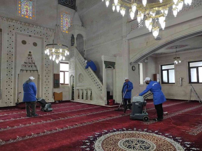 Kartal Belediyesi Ramazan Ayı Öncesi İbadethaneleri Temizliyor