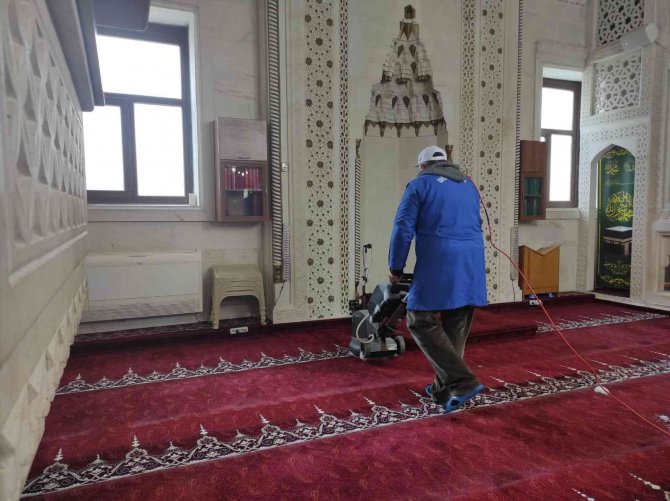 Kartal Belediyesi Ramazan Ayı Öncesi İbadethaneleri Temizliyor