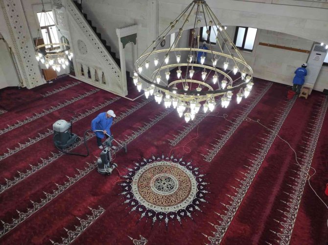 Kartal Belediyesi Ramazan Ayı Öncesi İbadethaneleri Temizliyor