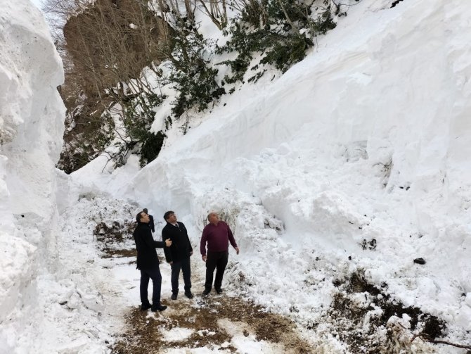 Kar Kürümeye Gelen Kepçe, 3 Metre Kar Kalınlığının İçinde Kayboldu