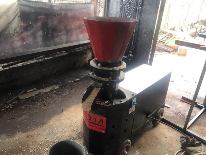 Başkan Keleş Ereğli’de Pelet Ve Soba Üretimi Yapan Demir Doğrama Atölyesini İnceledi