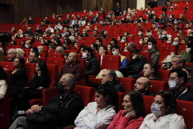 Ünlü Oyuncu Engin Altan Düzyatan: "Plastiklerin Yaklaşık Yüzde 50’si Doğaya Atılıyor”