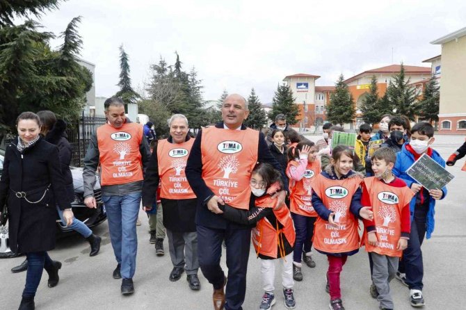 Öğrenciler, Kiraz Fidanı Dikti