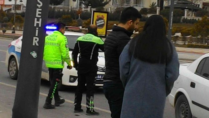Malatya’da İki Otomobil Çarpıştı: 1 Yaralı