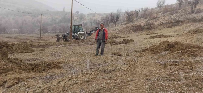 Kayısı Bahçesinde Çalışırken Kara Yakalandılar