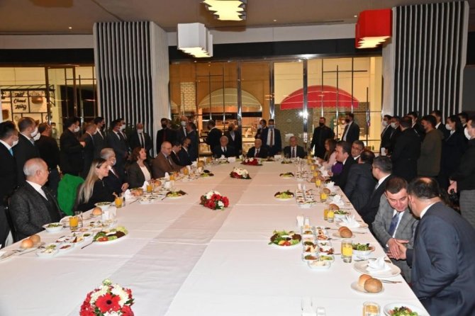 Başkan Ergün Antalya’da Bahçeli’ye Hizmet Ve Yatırımları Anlattı