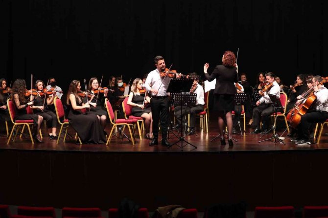 Merkezefendi Belediyesi 74 Sanatçıdan Oluşan Oda Orkestrası Ve Korosu Sanatseverlerle Buluşacak