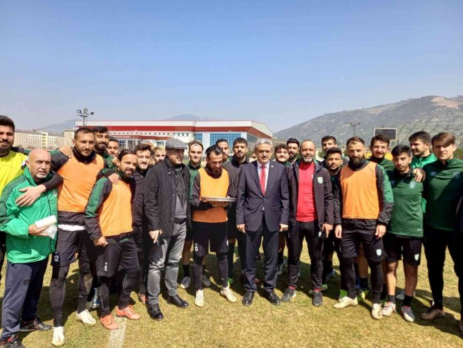 Mhp Aydın İ̇l Başkanı Alıcık’tan Efelerspor’a Baklava İkramı