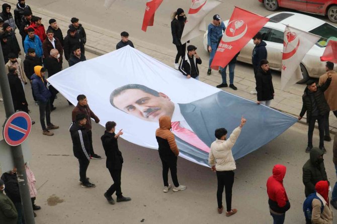 Alperenler “Kaza Değil Suikast” Yazılı Pankart Açtı