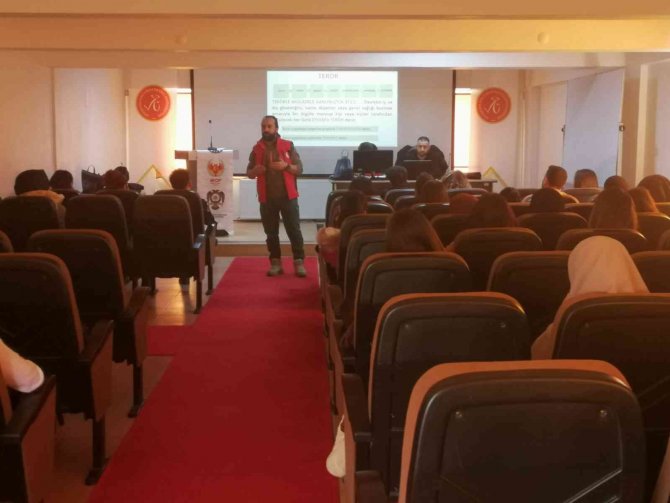 Avanos Güzel Sanatlar Myo Öğrencilerine ’Gençlik Ve Güvenli Gelecek’ Eğitimi Verildi