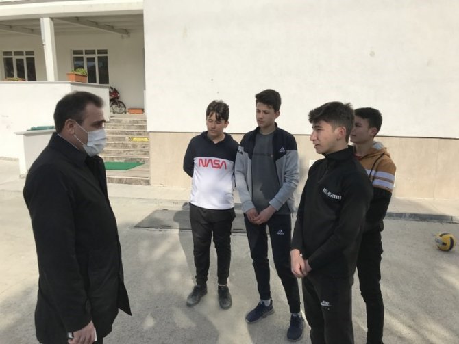 Kaymakam İ̇lyas Memiş Okulları Ziyaret Etti