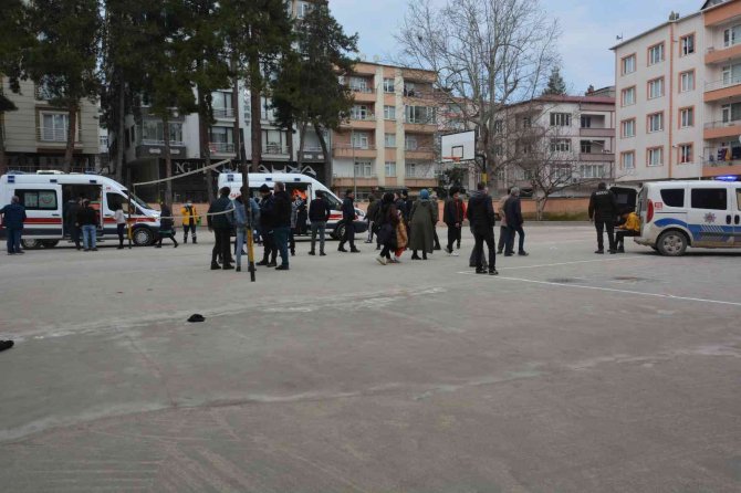 Ordu’da Bisiklet Yüzünden Bıçaklı Kavga: 1’i Müdür Yardımcısı 3 Yaralı