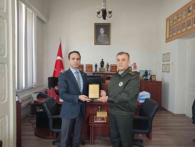 İ̇l Sağlık Müdürü Açıkgöz’den, Pandemi İle Mücadelenin Gizli Kahramanlarına Teşekkür Ziyareti