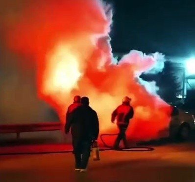 Seyir Halindeki Otomobil Alev Alev Yandı