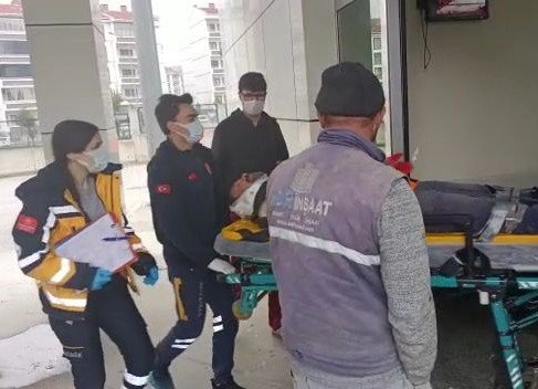 Çalıştığı İnşaatta 3 Metre Yükseklikten Düşen İşçi Yaralandı