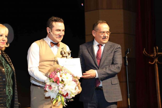 Ferhat Göçer’den ’Aldırma Gönül’ Müzikali