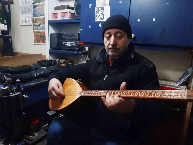 Sahnelerde Solist, Dükkânında Ayakkabı Tamircisi