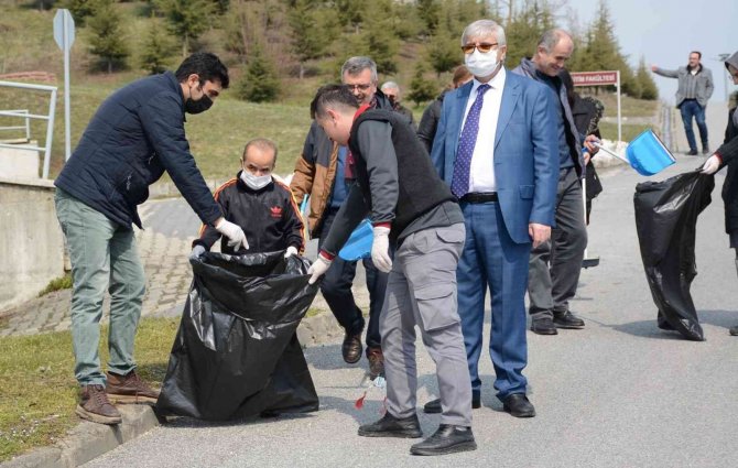 Hep Birlikte Kampüsü Temizlediler