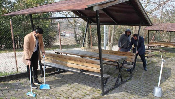 Hep Birlikte Kampüsü Temizlediler