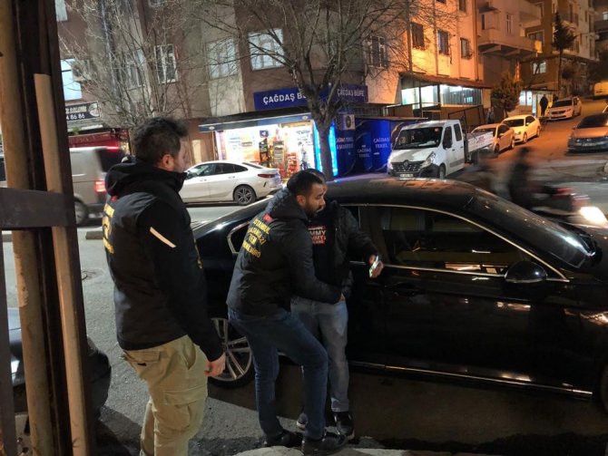 Sultangazi’de Dev Asayiş Uygulaması, 7 Aranan Şahıs Yakalandı