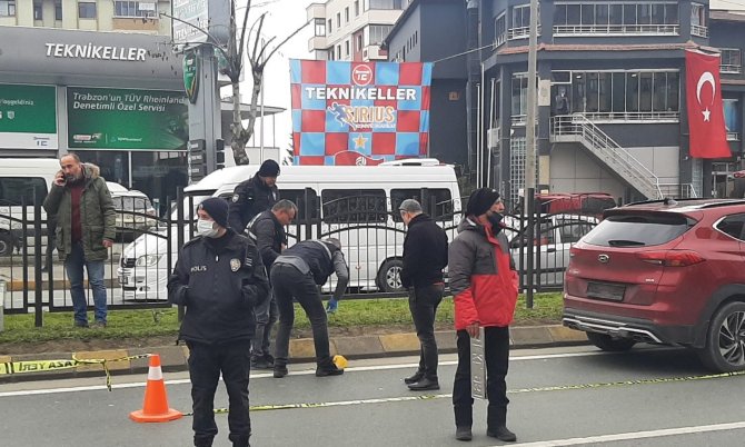 Seyir Halindeki Jipe Silahla Ateş Ederek Kaçtı: 1 Yaralı