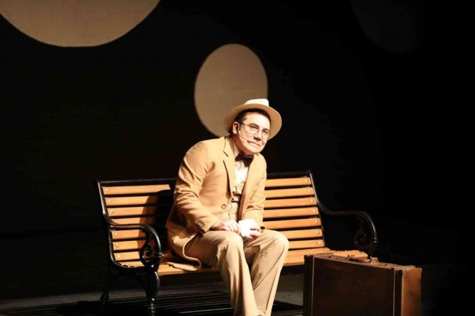 Ferhat Göçer’den ’Aldırma Gönül’ Müzikali