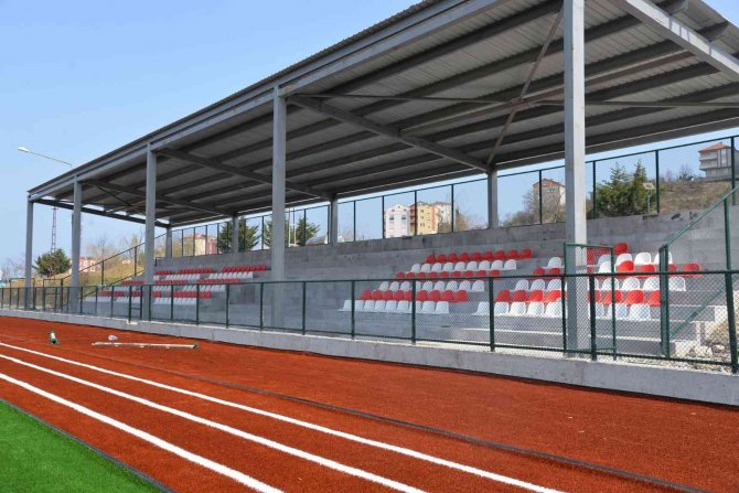 Türkeli İ̇lçe Stadı Yenileme Çalışmaları Tamamlanıyor