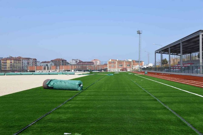 Türkeli İ̇lçe Stadı Yenileme Çalışmaları Tamamlanıyor