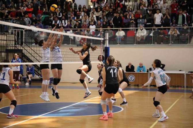 Bartın Üniversitesi Kadın Voleybol Takımı İkinci Oldu
