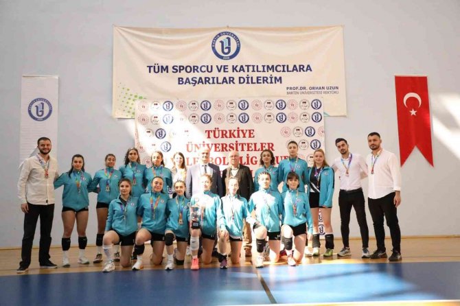 Bartın Üniversitesi Kadın Voleybol Takımı İkinci Oldu