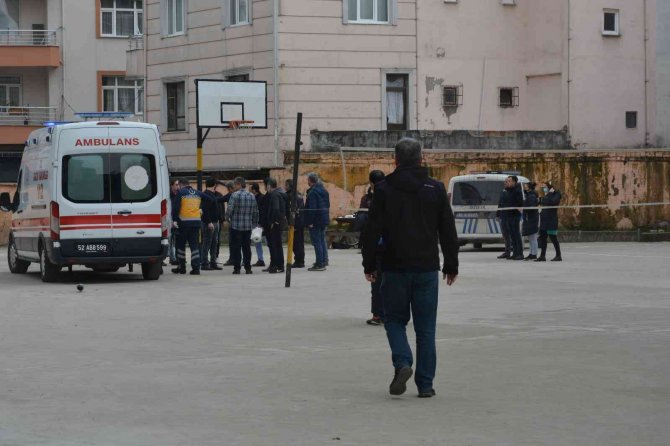 Ordu’da Bisiklet Yüzünden Bıçaklı Kavga: 1’i Müdür Yardımcısı 3 Yaralı