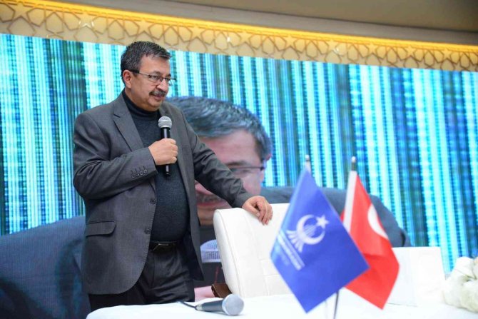 Yazar Hayati İ̇nanç, Kahramankazanlı Vatandaşlarla Bir Araya Geldi