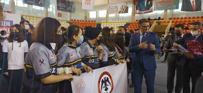 Yenilgisiz Kız Satranç Takımı Türkiye Şampiyonası’na Katılacak