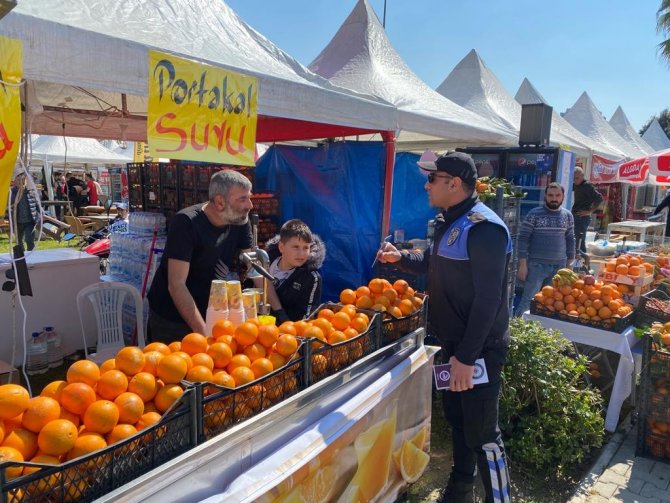 Adana Polisi Karnavalda Vatandaşları Suça Karşı Uyardı