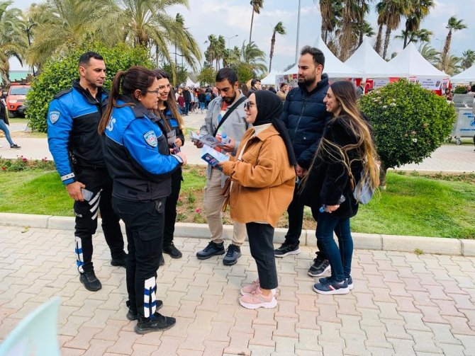 Adana Polisi Karnavalda Vatandaşları Suça Karşı Uyardı