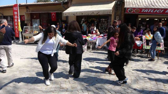 Portakal Çiçeği Karnavalı Kozan’ı Coşturdu