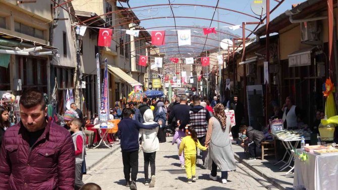 Portakal Çiçeği Karnavalı Kozan’ı Coşturdu
