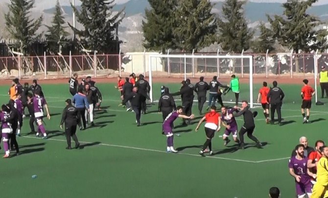Kırmızı Kart, Yeşil Sahaları Arenaya Dönüştürdü: 1 Yaralı