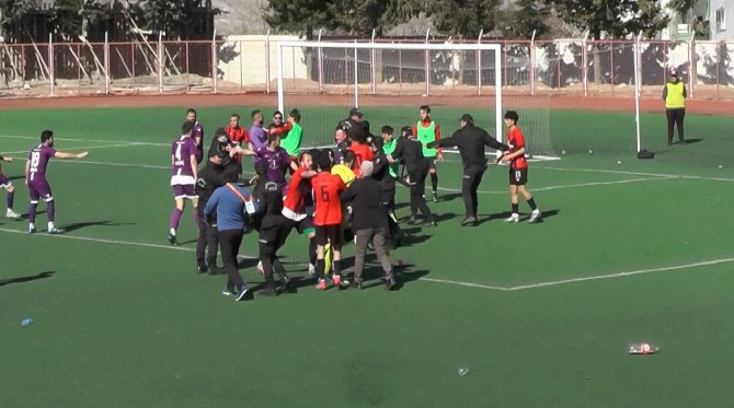 Kırmızı Kart, Yeşil Sahaları Arenaya Dönüştürdü: 1 Yaralı