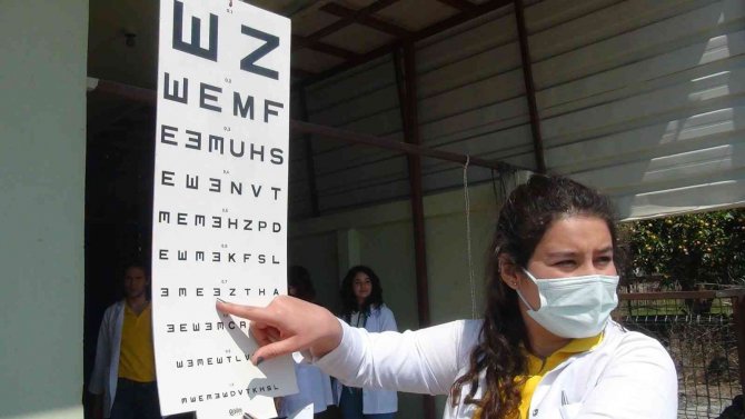 Geleceğin Doktor Adayları Köylerde Kapı Kapı Dolaşıp Sağlık Taraması Yapıyor