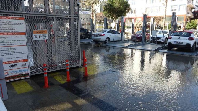 Antalya’da Kaza Sonrası Şelale Gibi Su Aktı, Bakan Şaştı Kaldı