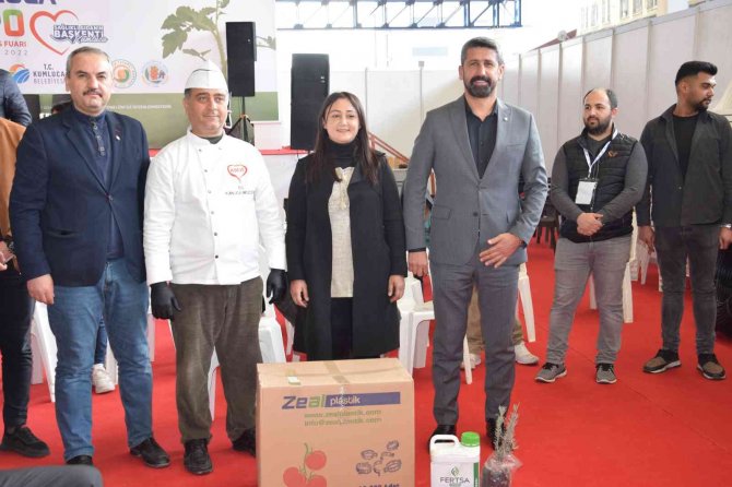 Çiftçi Kadınlar Yamak Yaptı, Başpehlivanlar Puan Verdi