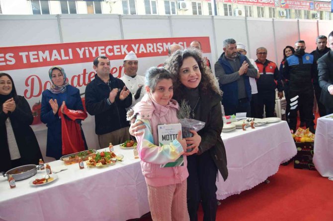 Çiftçi Kadınlar Yamak Yaptı, Başpehlivanlar Puan Verdi